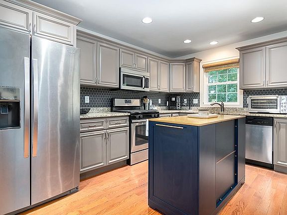 5th image of 1027 Providence St Unit 7A