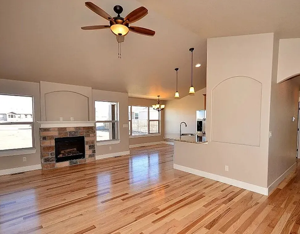 5 bed, 3.0 bath, 2875 sqft, $2,875 — Photo 2