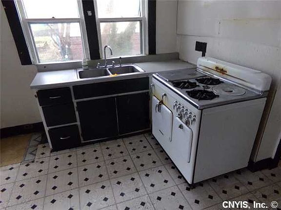3rd image of 217 Rockland Ave