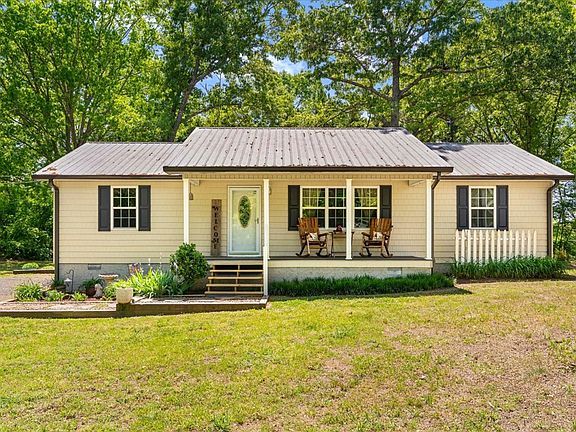 3rd image of 2998 Rebecca Cir