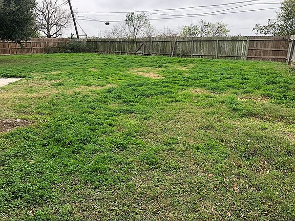 3rd image of 5850 Cresthaven Dr