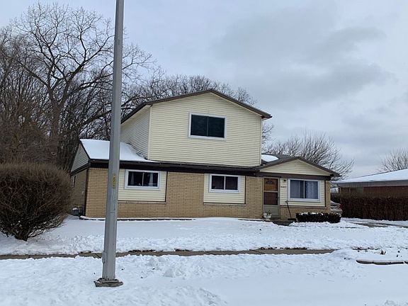 3rd image of 16401 Lauren St