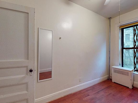 3rd image of 433 Lincoln Pl APT 1R
