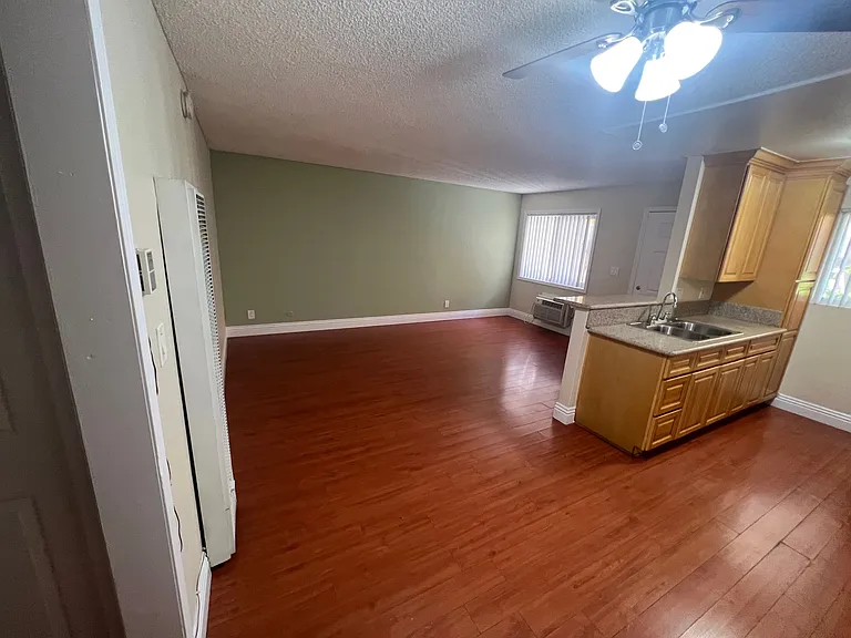 15139 Erwin St — Photo 4