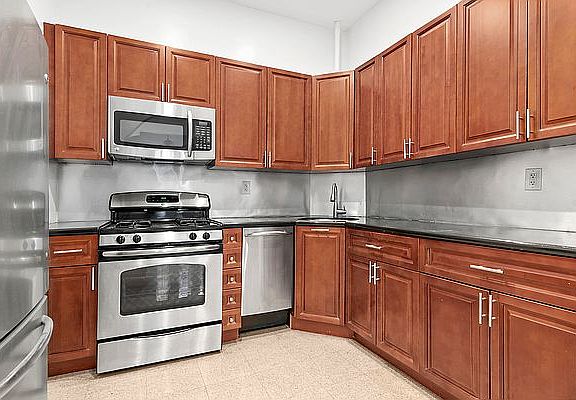 5th image of 214 Clinton St APT 1C