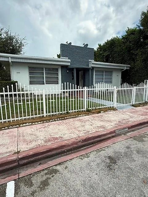 1 bed, 1.0 bath, $1,800 — Photo 2