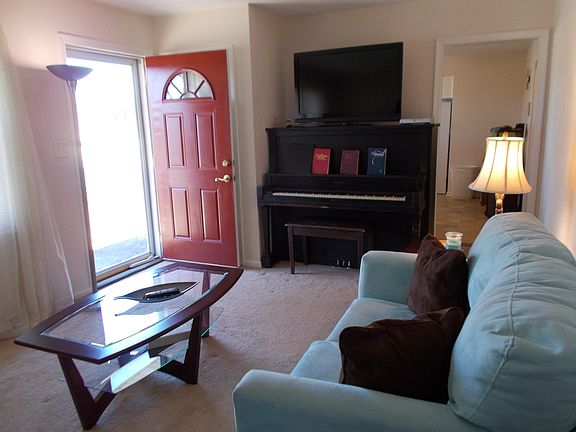 2nd image of 4749 Golfview Dr NE