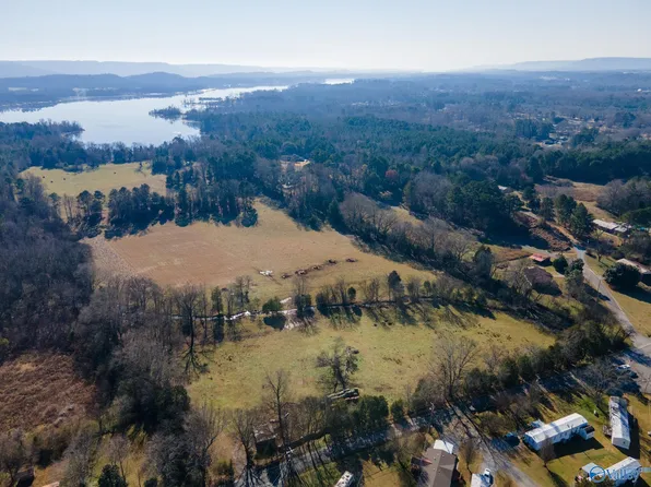 Phillips Dr, Scottsboro, AL 35769