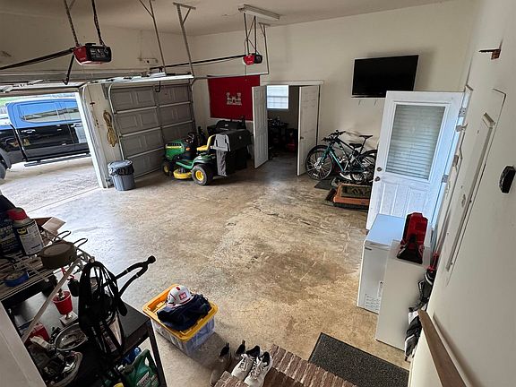 3rd image of 204 N Bailey Springs Dr