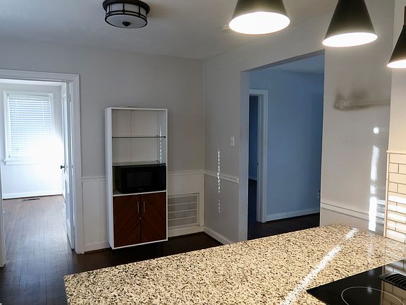 5th image of 1702 Betty Ln