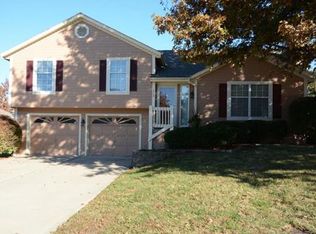 1313 NE Buttonwood Ave, Lees Summit, MO 64086