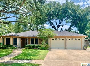 302 Glenmore St, Victoria, TX 77904