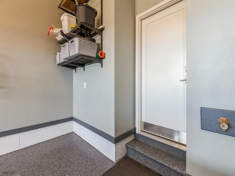 114 E Center St — Photo 24