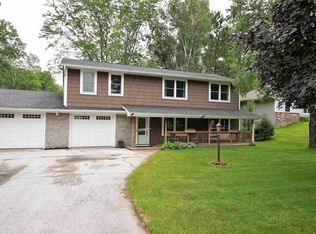 2932 Overlook Ct, Green Bay, WI 54313