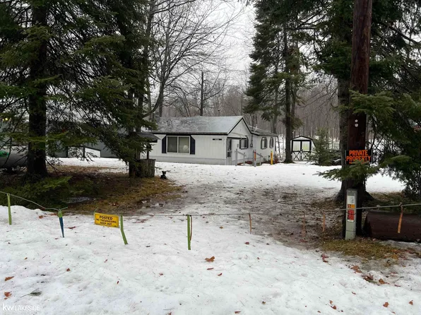 5289 Rose St, Gladwin, MI 48624