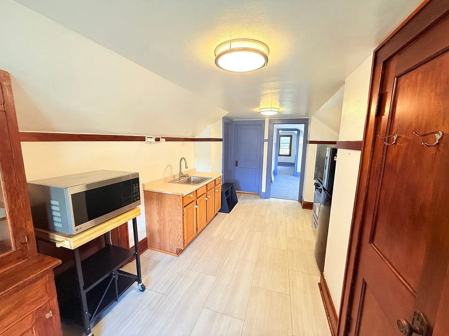 2 bed, 1.0 bath, 858 sqft, $1,348 — Photo 3