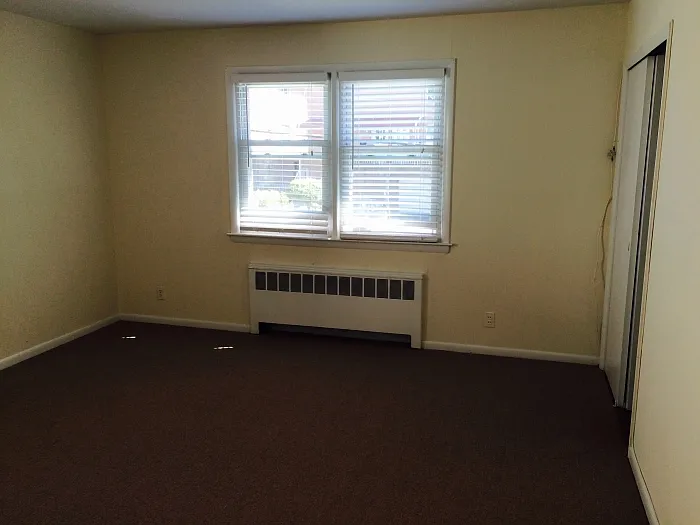 3 bed, 1000 sqft, $3,700 — Photo 3