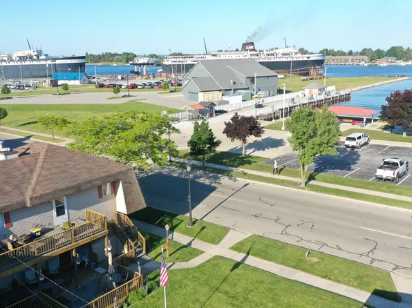 110 W Melendy St, Ludington, MI 49431