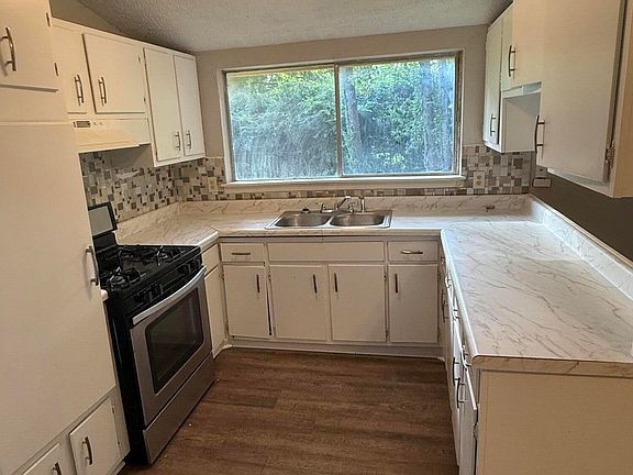 3rd image of 4344 California Ave