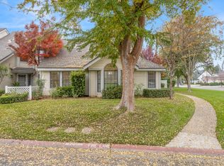 917 E Foxhill Dr, Fresno, CA