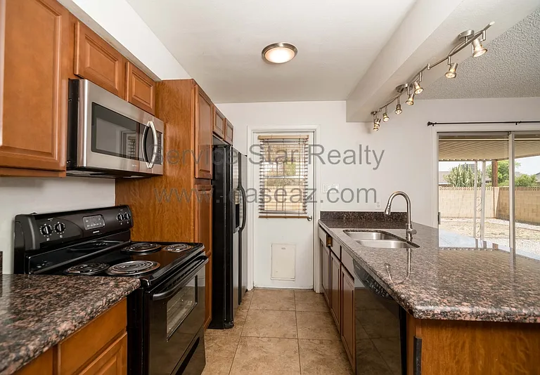 1705 N Camellia St — Photo 16