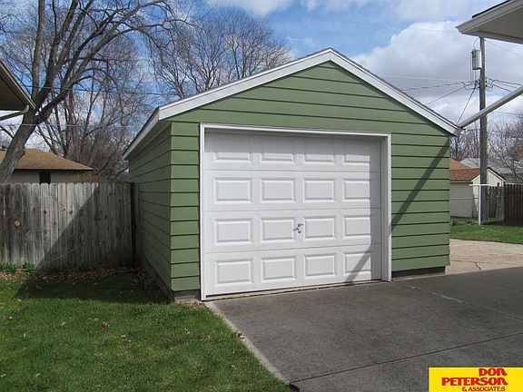 3rd image of 2042 Fairacres Dr