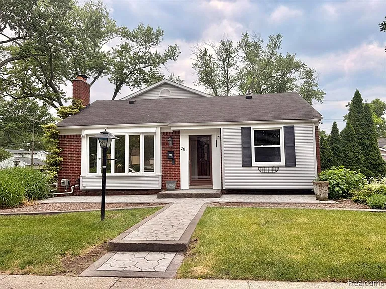 2111 Earlmont Rd — Photo 2