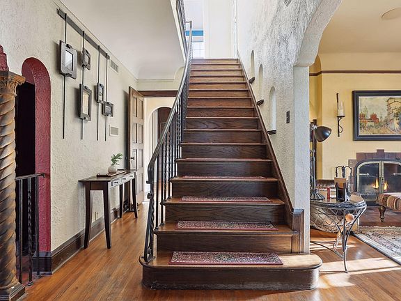 3rd image of 1005 Cedar Lake Rd S