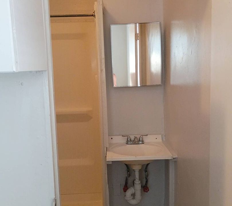 2nd image of 118-120 Sanford Pl #3