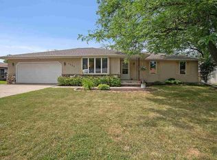 1222 Darlene Dr, Menasha, WI 54952