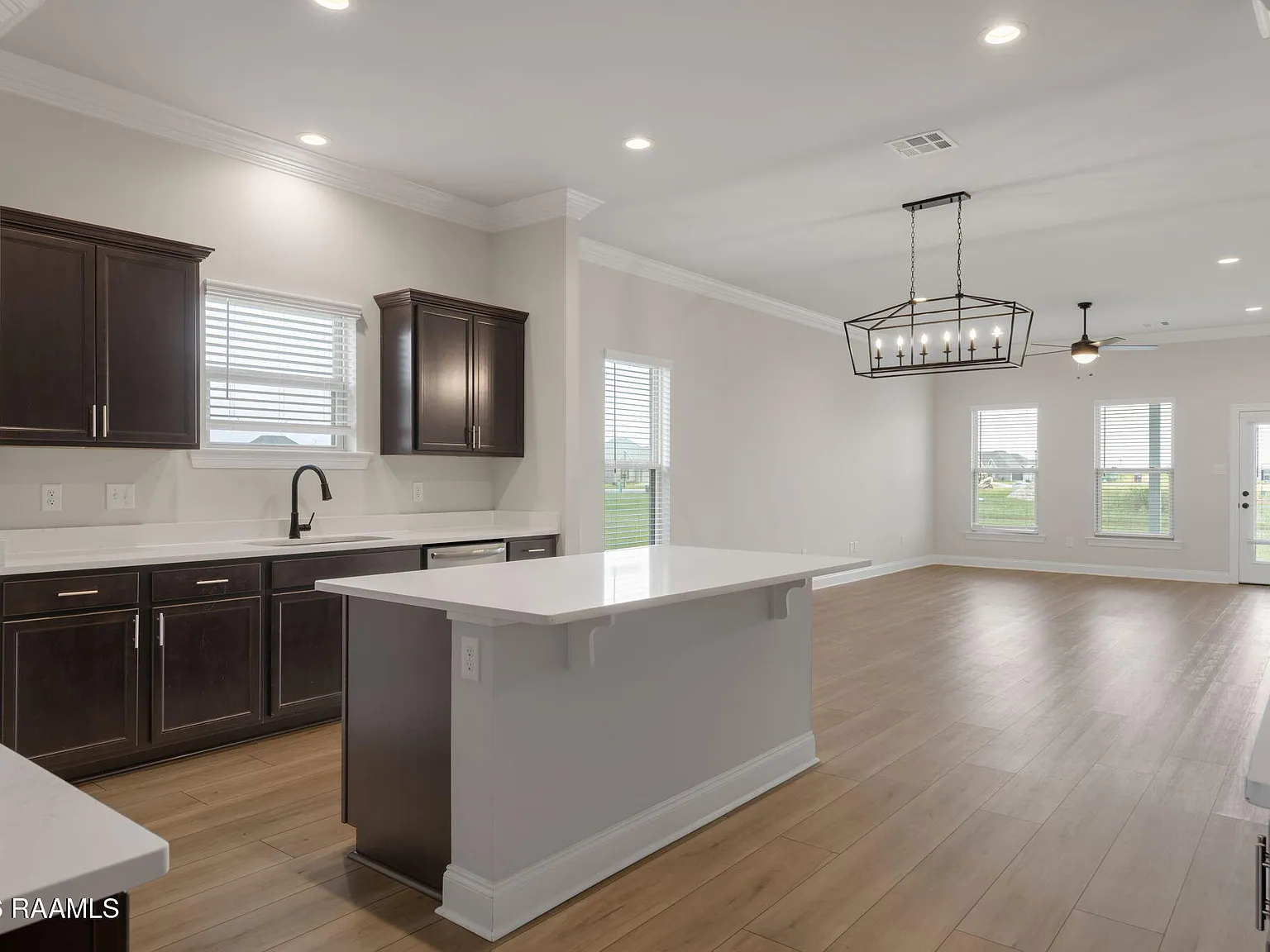 4 bed, 2075 sqft, $2,600 — Photo 4