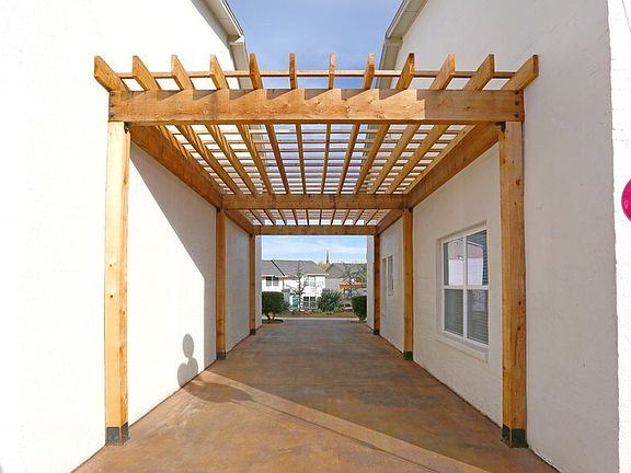 4th image of 930 S Boulevard B9 #210