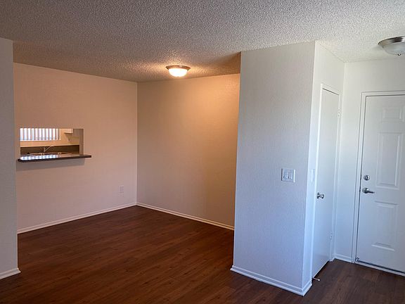2nd image of 11913 Runnymede St