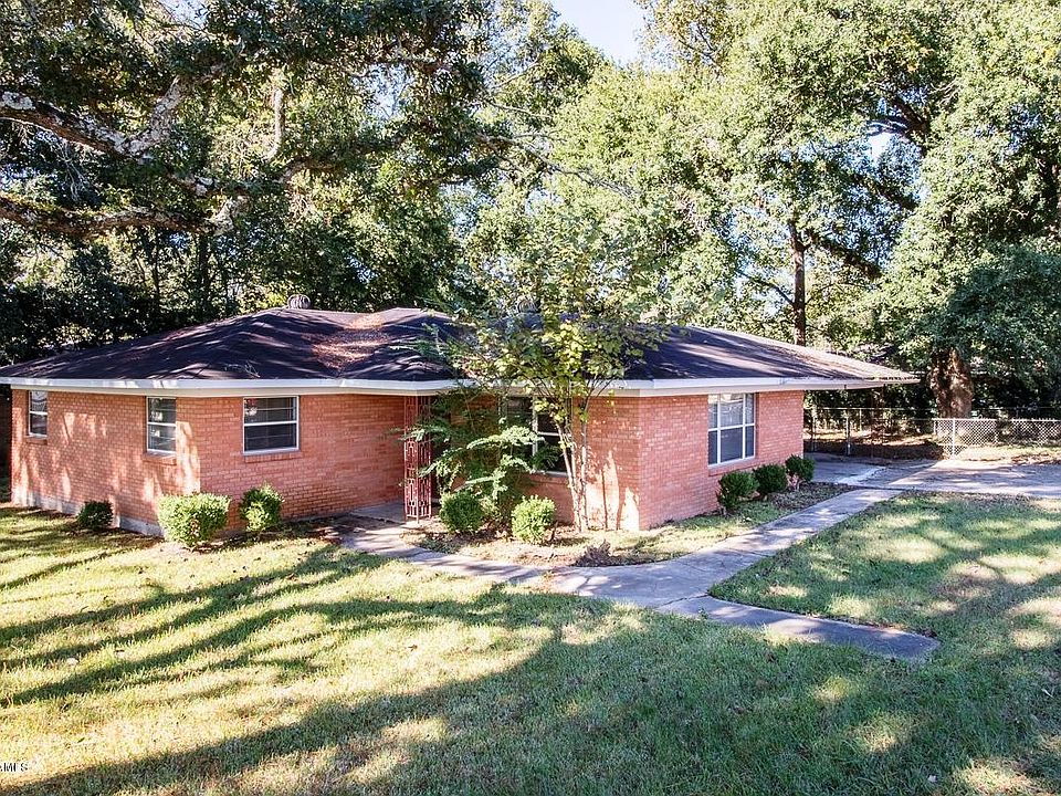 1st image of 102 Shady Oaks Dr