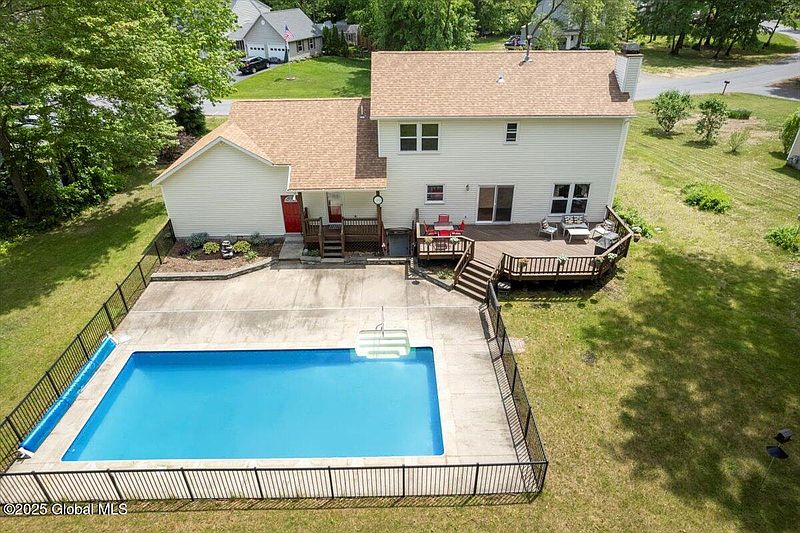 4th image of 15 Iris Avenue