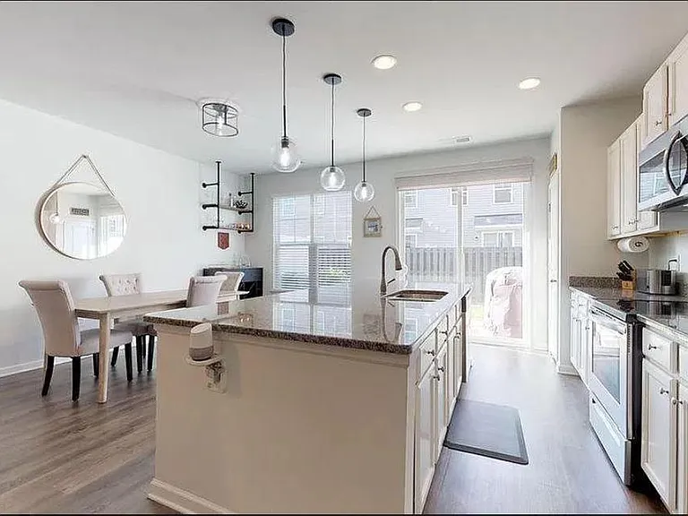 7309 Chipley Dr — Photo 2