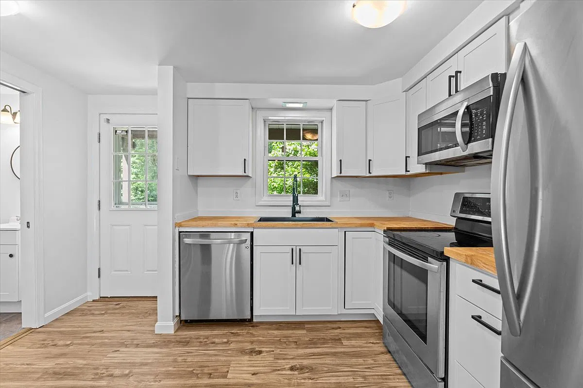 2 bed, 1322 sqft, $2,200 — Photo 4