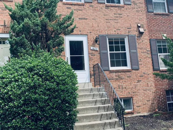 1623 S Barton St #18, Arlington, VA 22204