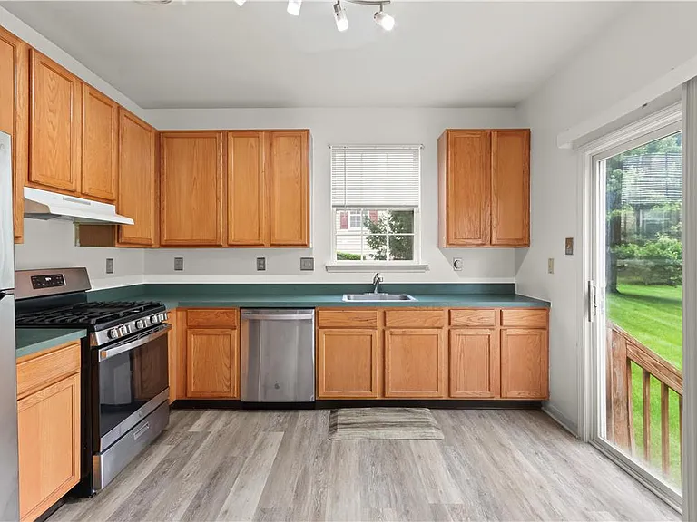 8100 Cross Creek Cir — Photo 14