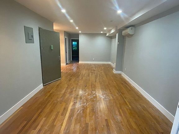 4th image of 102 Cornelia St APT 3