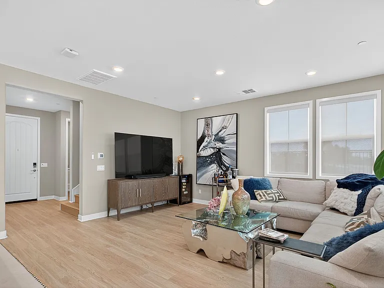 1733 Artemisia Ct — Photo 4