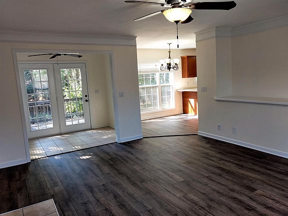 4th image of 1684 Barrywood Cir E