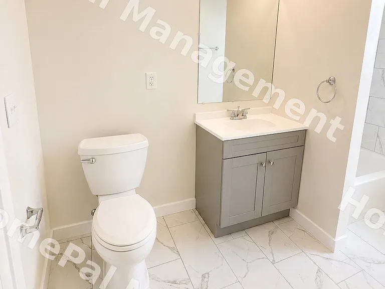 2416 Fowler Ave — Photo 4