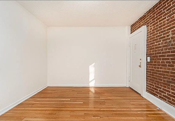 4th image of 21-46 Crescent St #C1