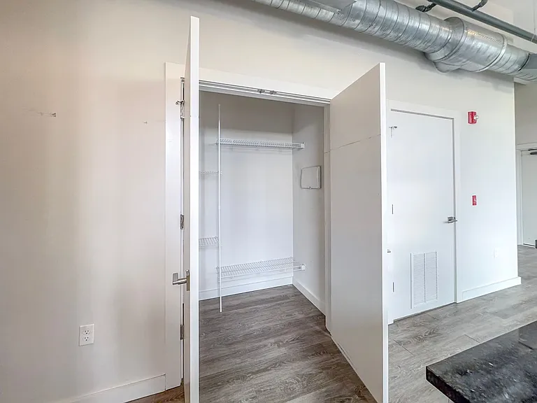 1435 State St — Photo 15