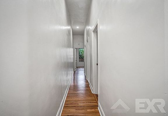 3rd image of 853 Putnam Ave #3R