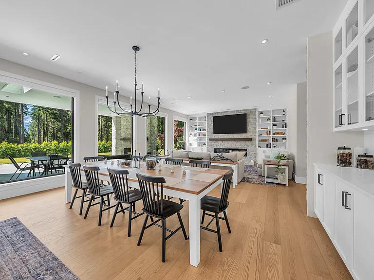 372 Moyne Dr — Photo 11