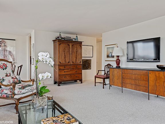 4th image of 2650 N Lakeview Ave APT 702
