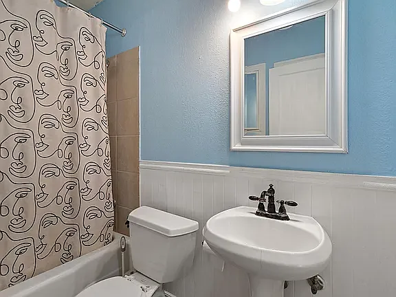 422 Royston Ave — Photo 11
