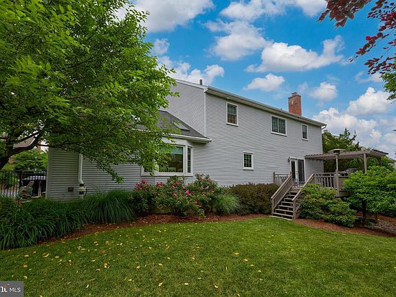 5th image of 220 Sturbridge Dr